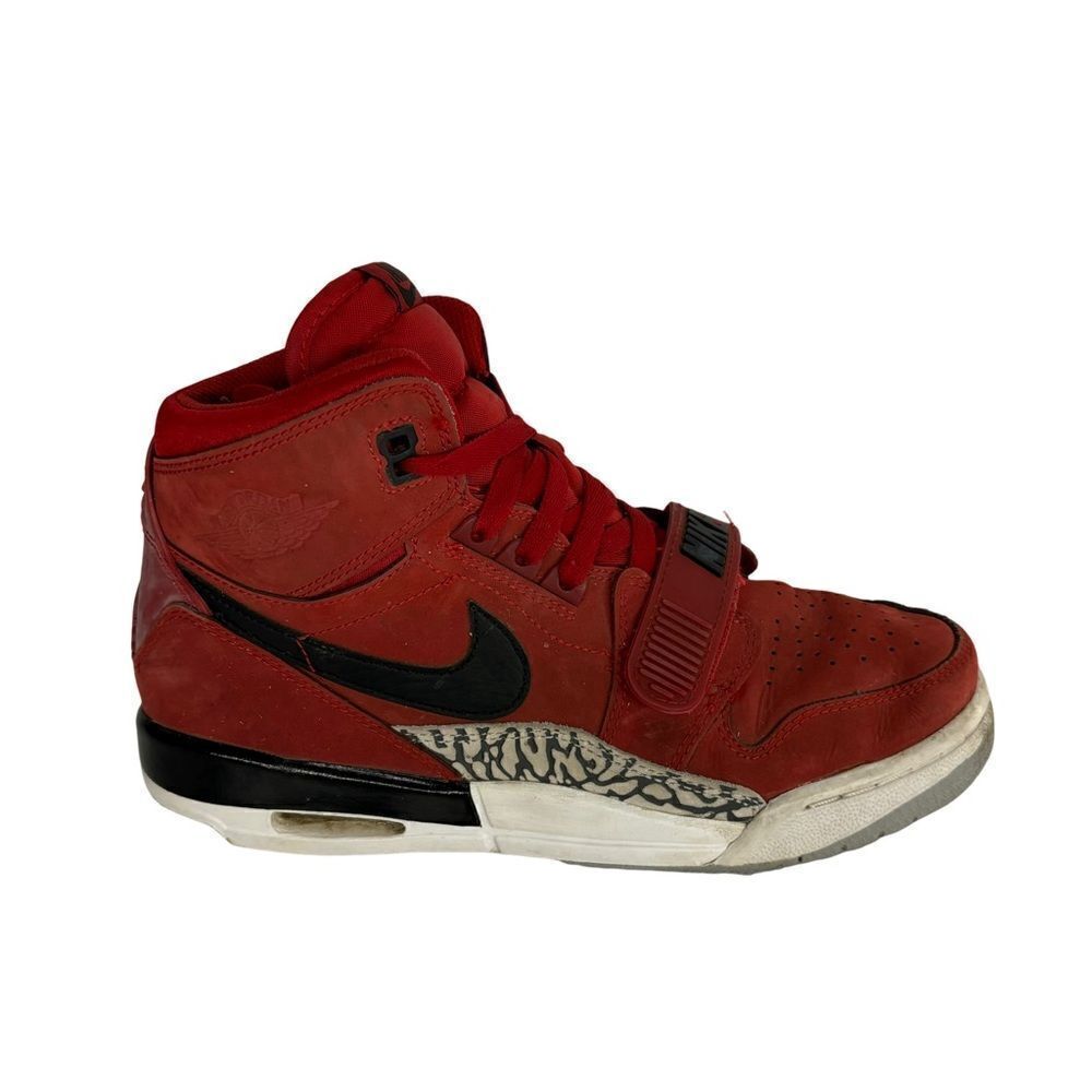 Kids Jordan Nike sneakers size 6y